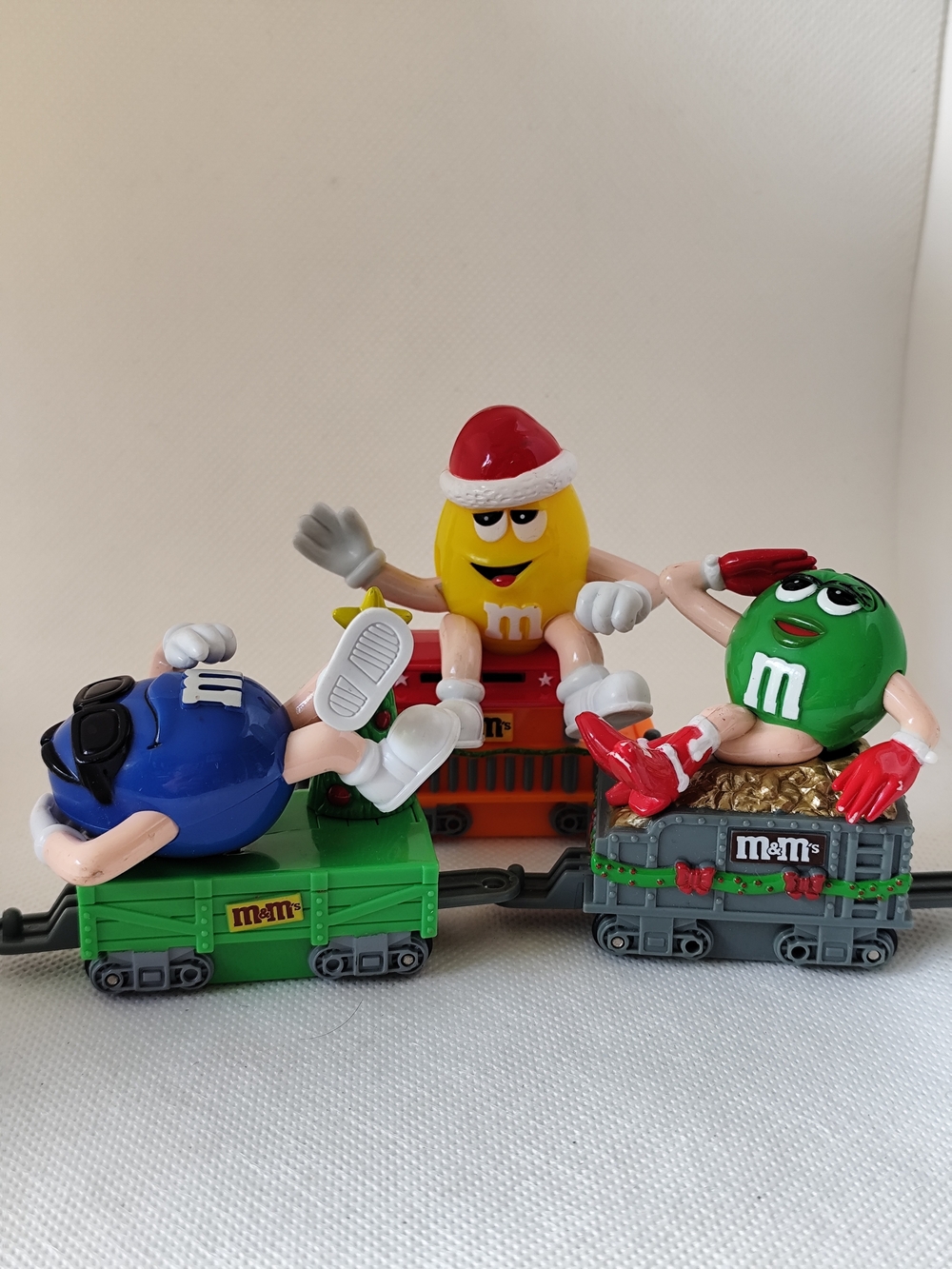 3/$30💜M&M’s Holiday Train Car Figurine Set – 3 Cars